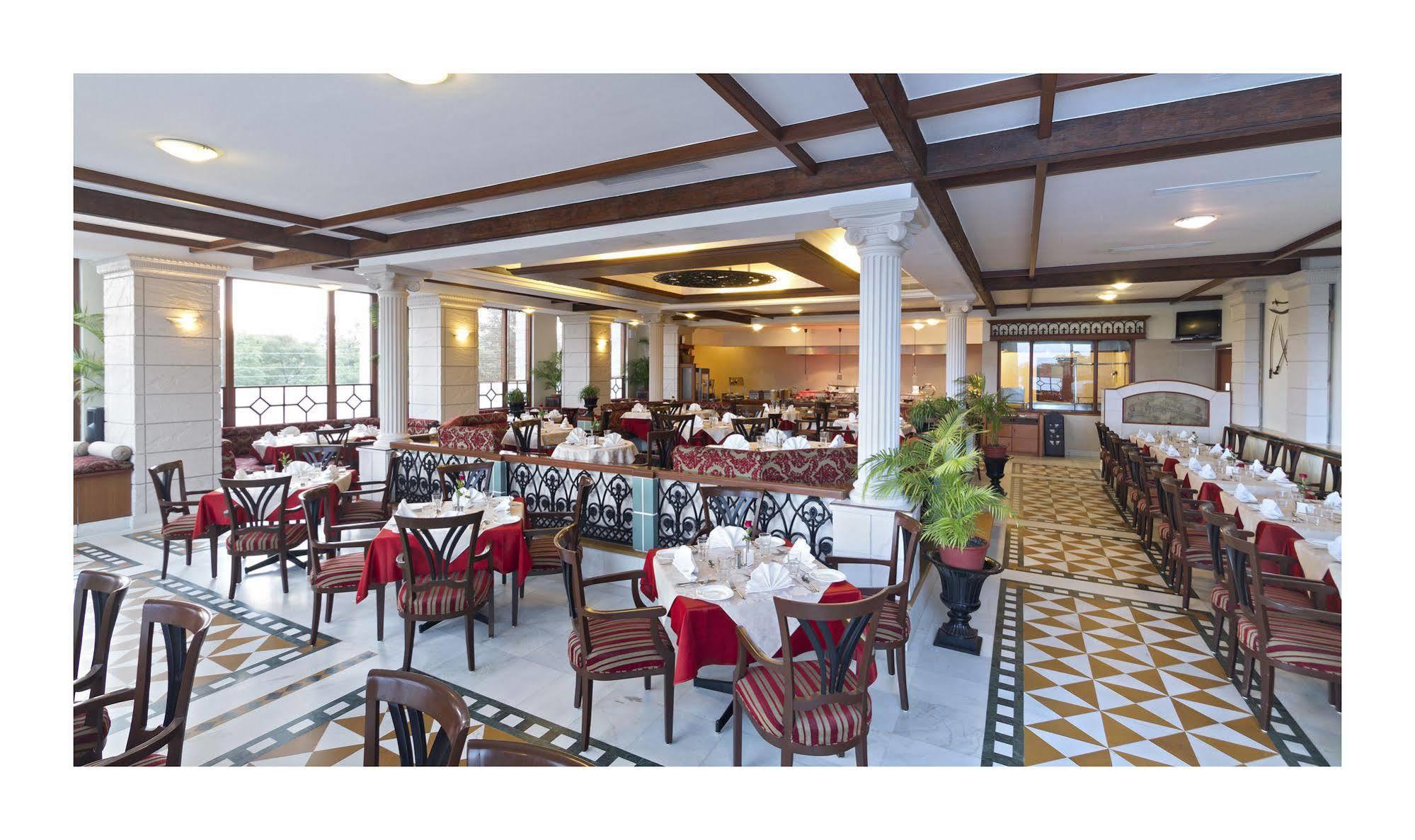 Jehan Numa Palace Hotel Bhopal Eksteriør bilde